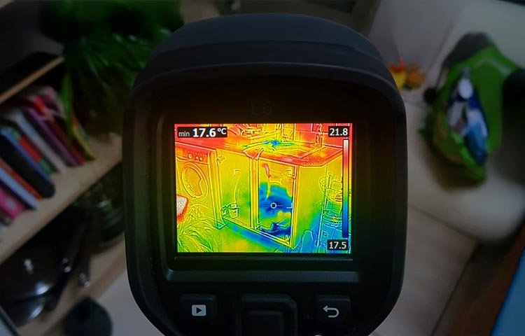 Thermographic imaging showing temperature variations in property with precise measurements.